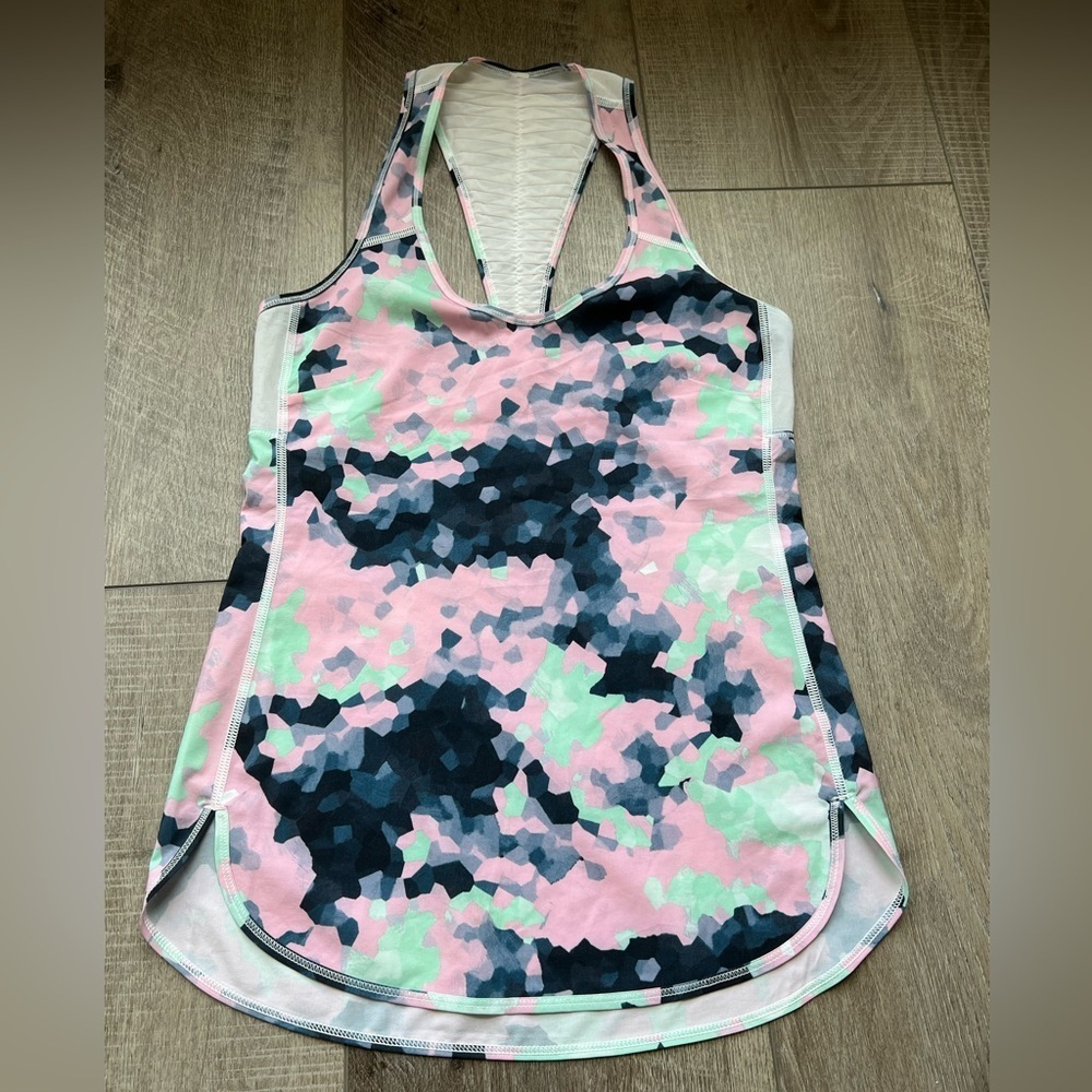 Lululemon Vent It Out Singlet in Clouded Dreams Multi / White Size 4